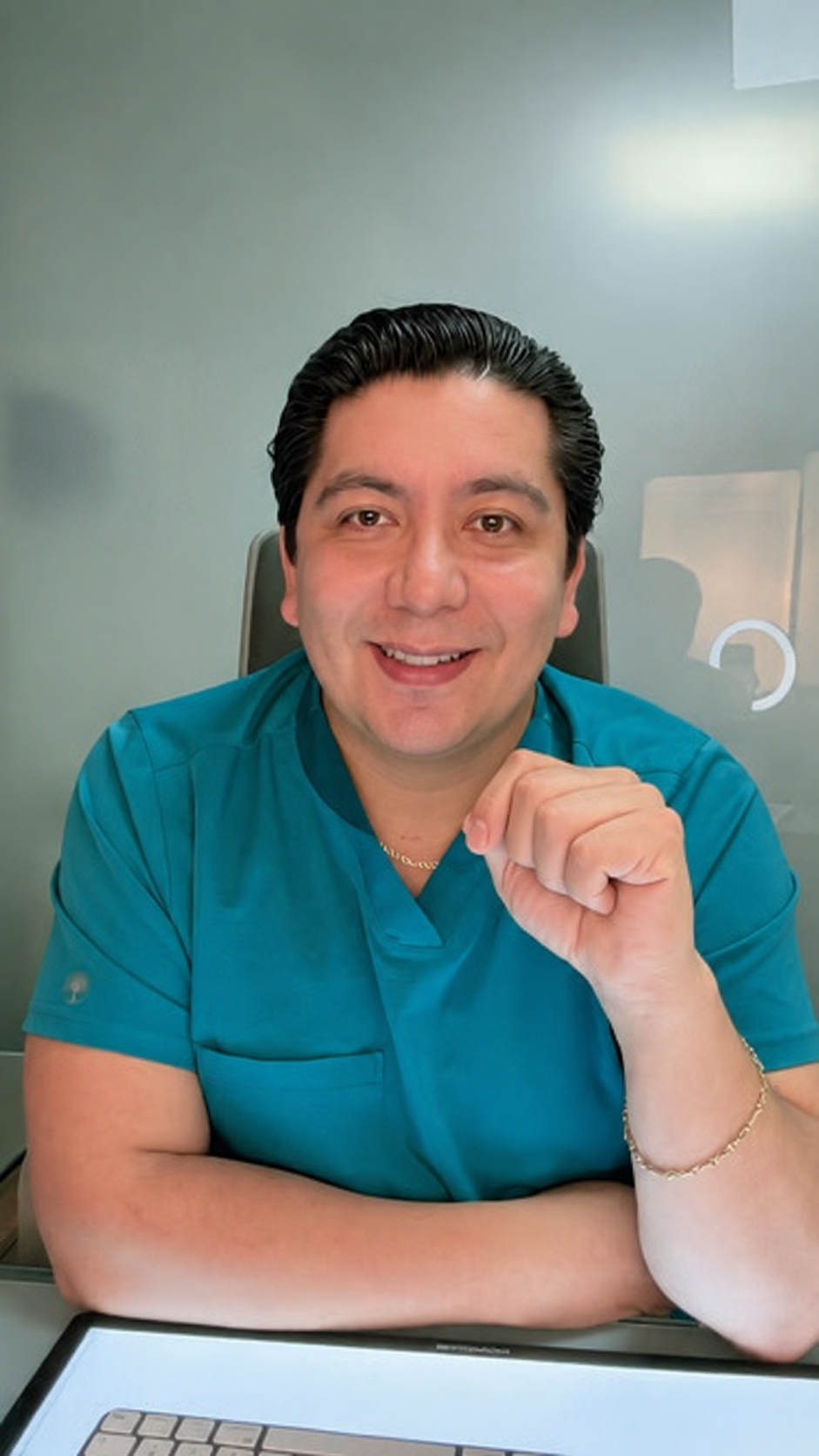 Dr. Abinadab Domínguez, especialista en ortodoncia de Vinden
